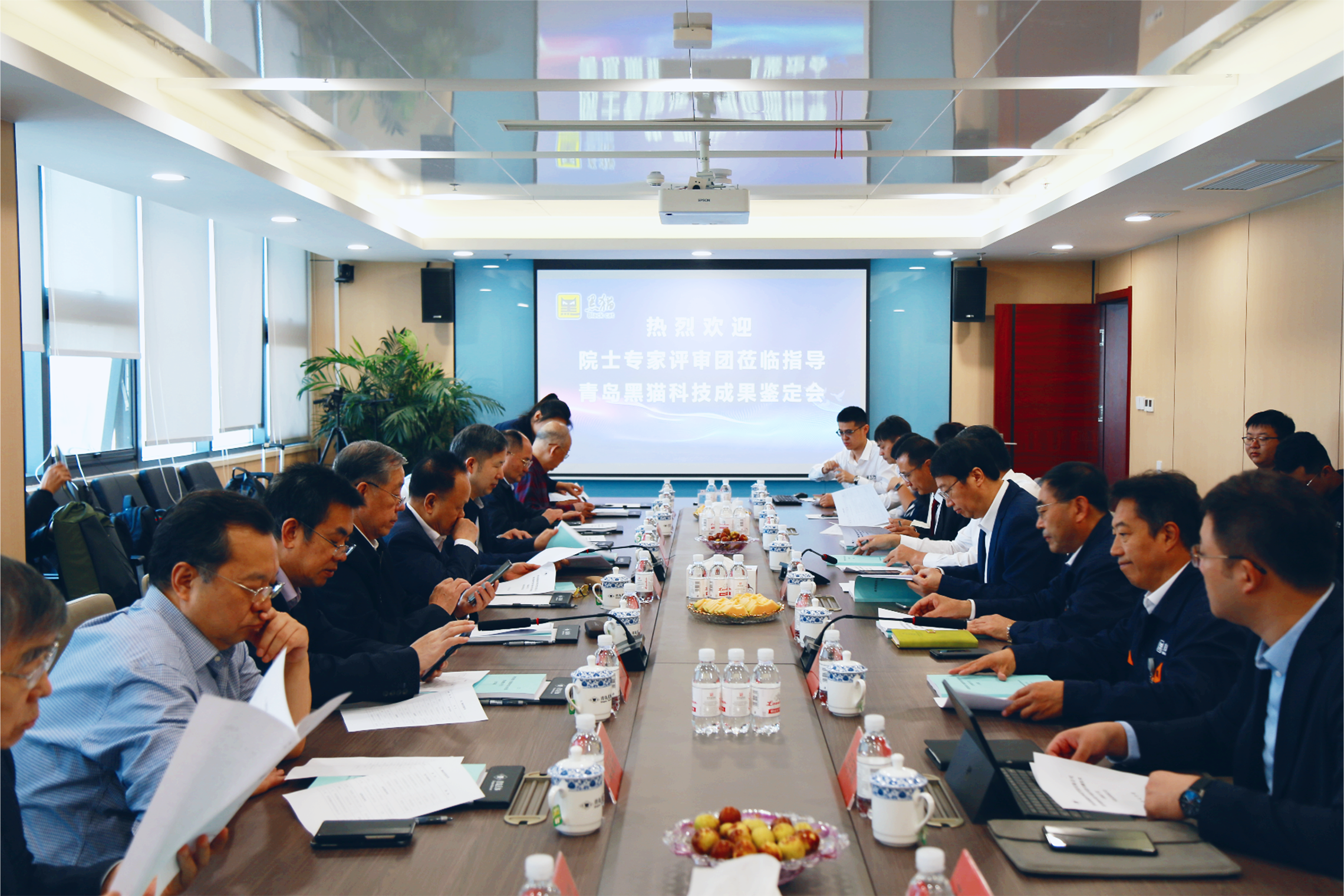 鑒定會(huì)現(xiàn)場.png 鑒定會(huì)現(xiàn)場.png