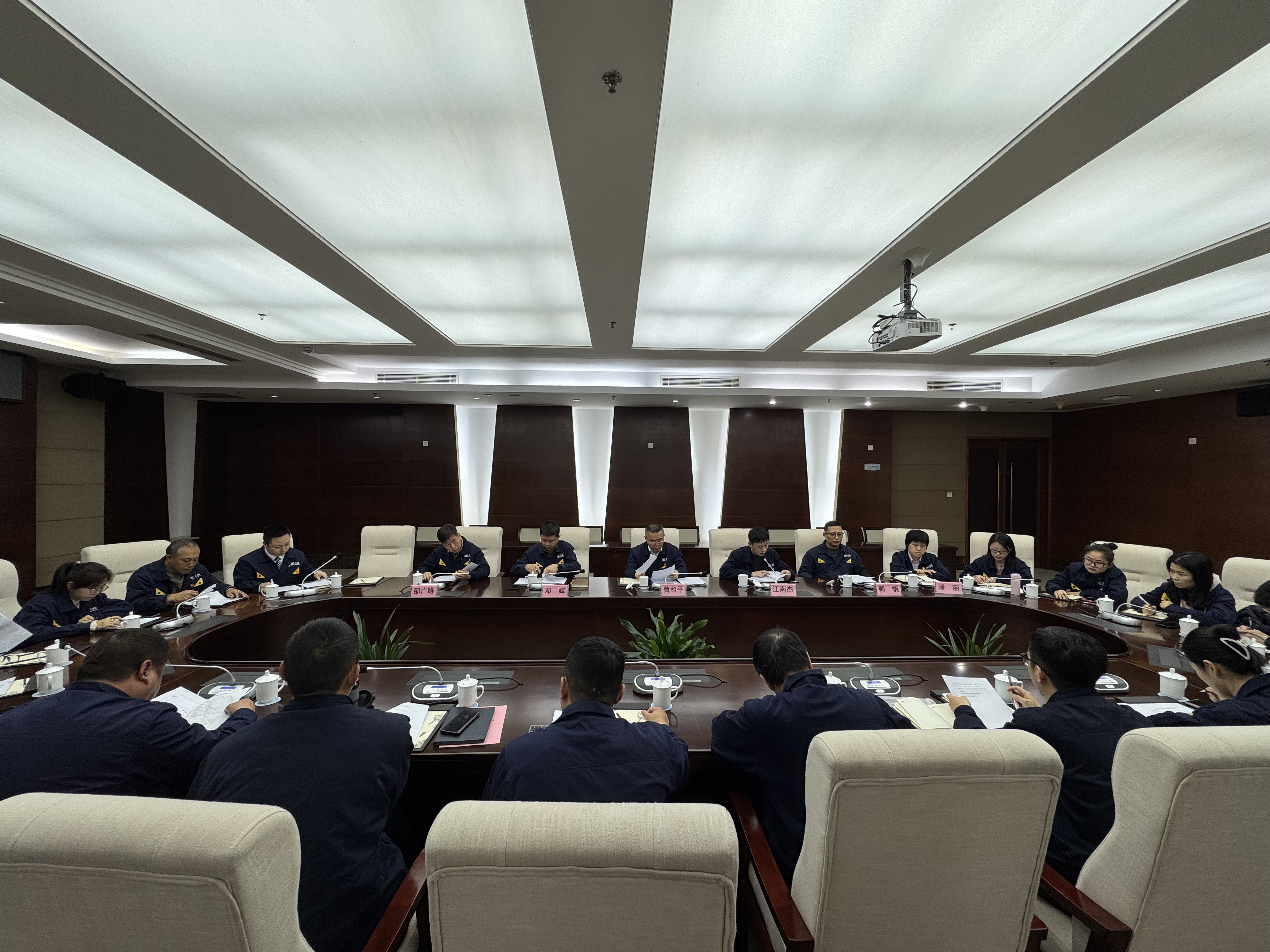 會(huì)議現(xiàn)場(chǎng).jpg 會(huì)議現(xiàn)場(chǎng).jpg