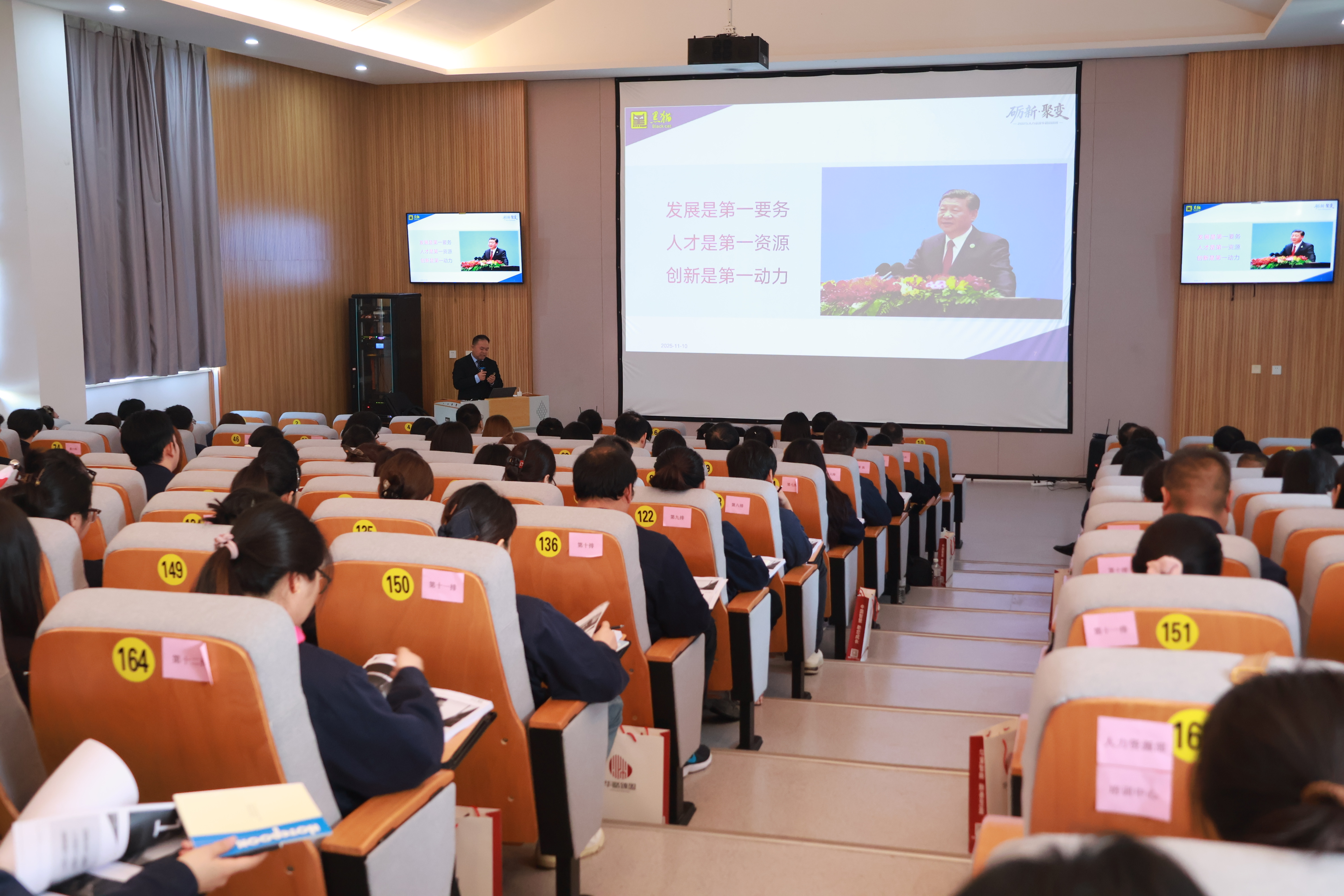 培訓現(xiàn)場04.jpg 培訓現(xiàn)場04.jpg